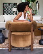 Cognac Velvet / Walnut