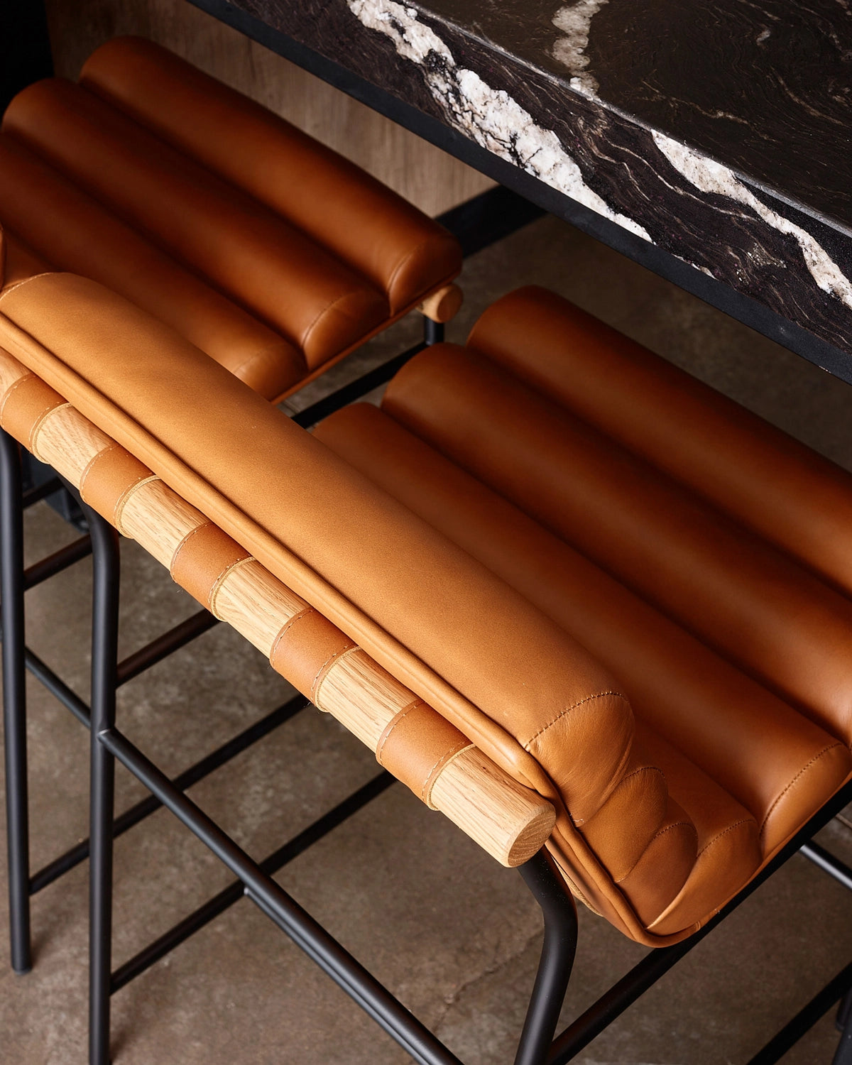 Saddle Leather / White Oak / Counter (24&quot; Height)