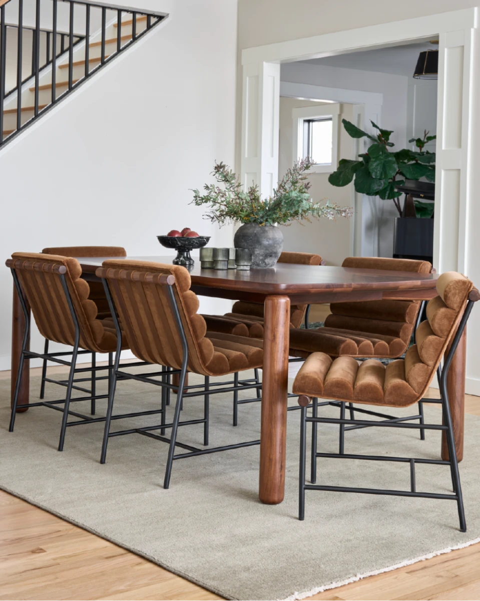Cognac Velvet / Walnut