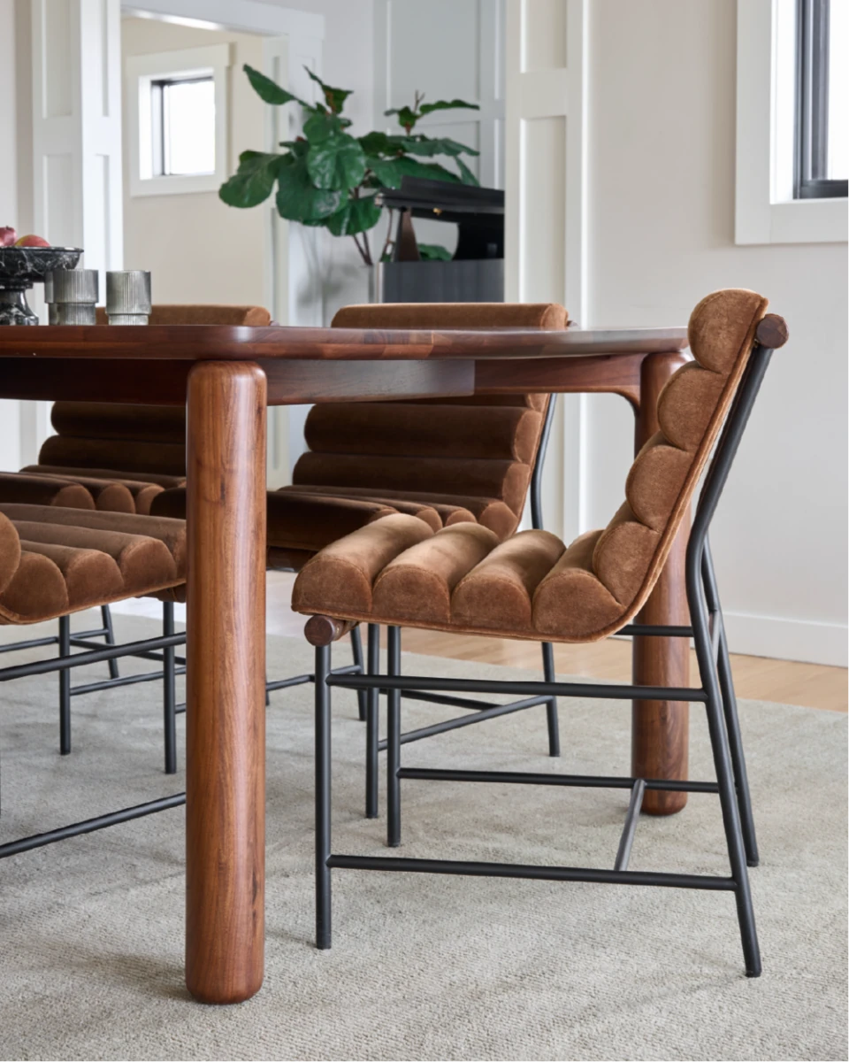 Cognac Velvet / Walnut