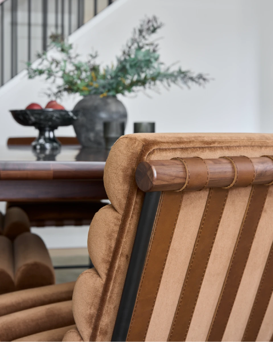 Cognac Velvet / Walnut
