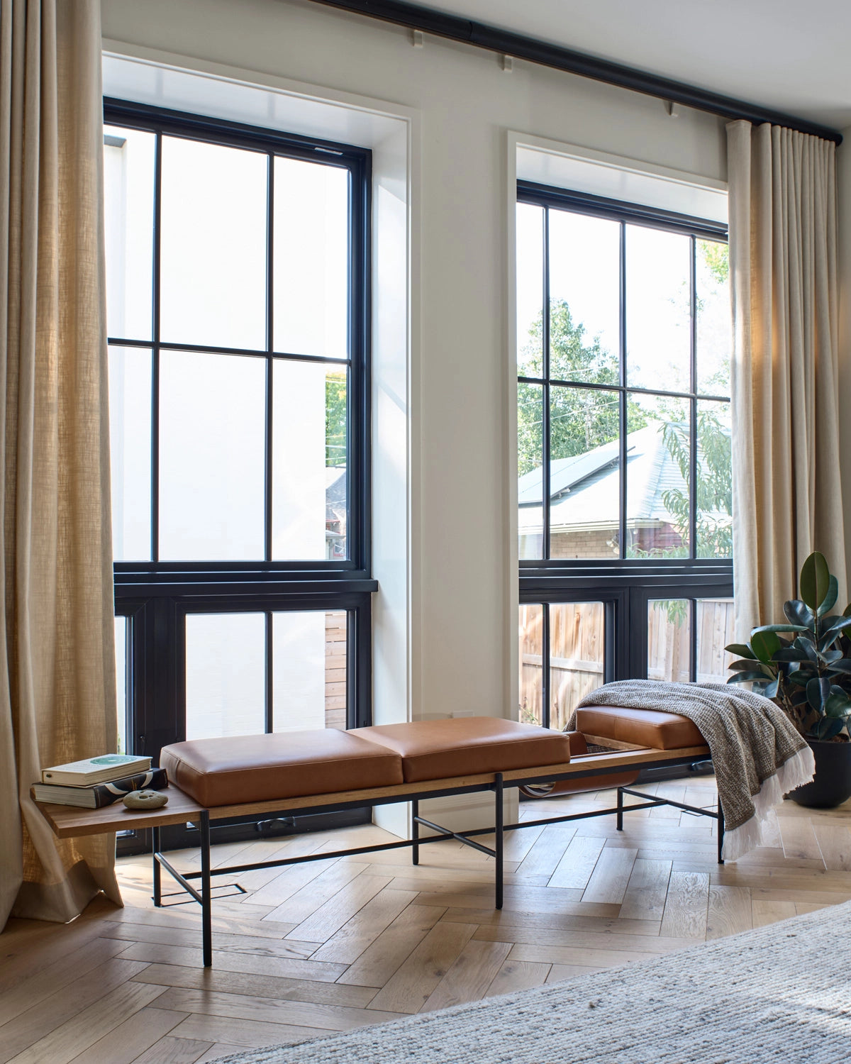 Saddle Leather / White Oak / 86" Long