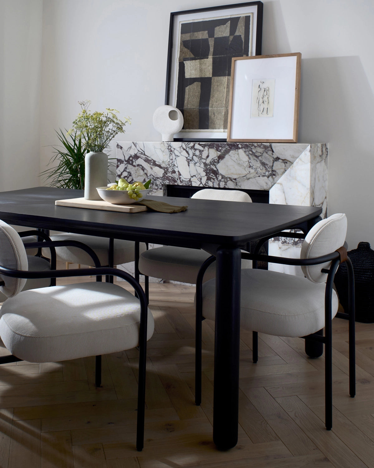 Ebony / 78" x 42" | Seats 6