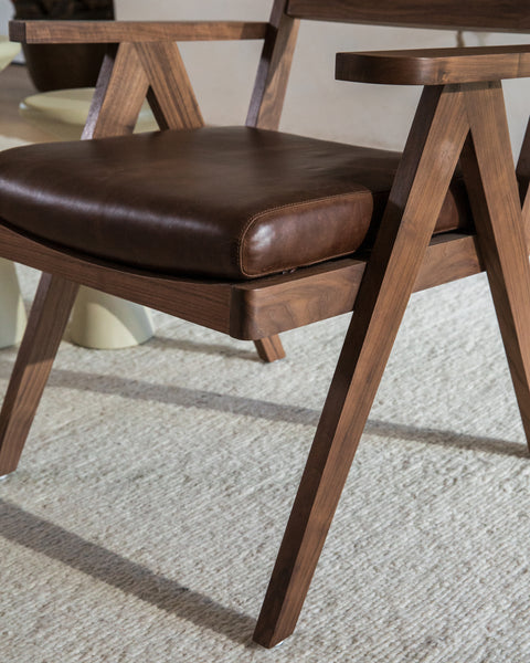 Walnut Frame / Maple Brown Leather Seat