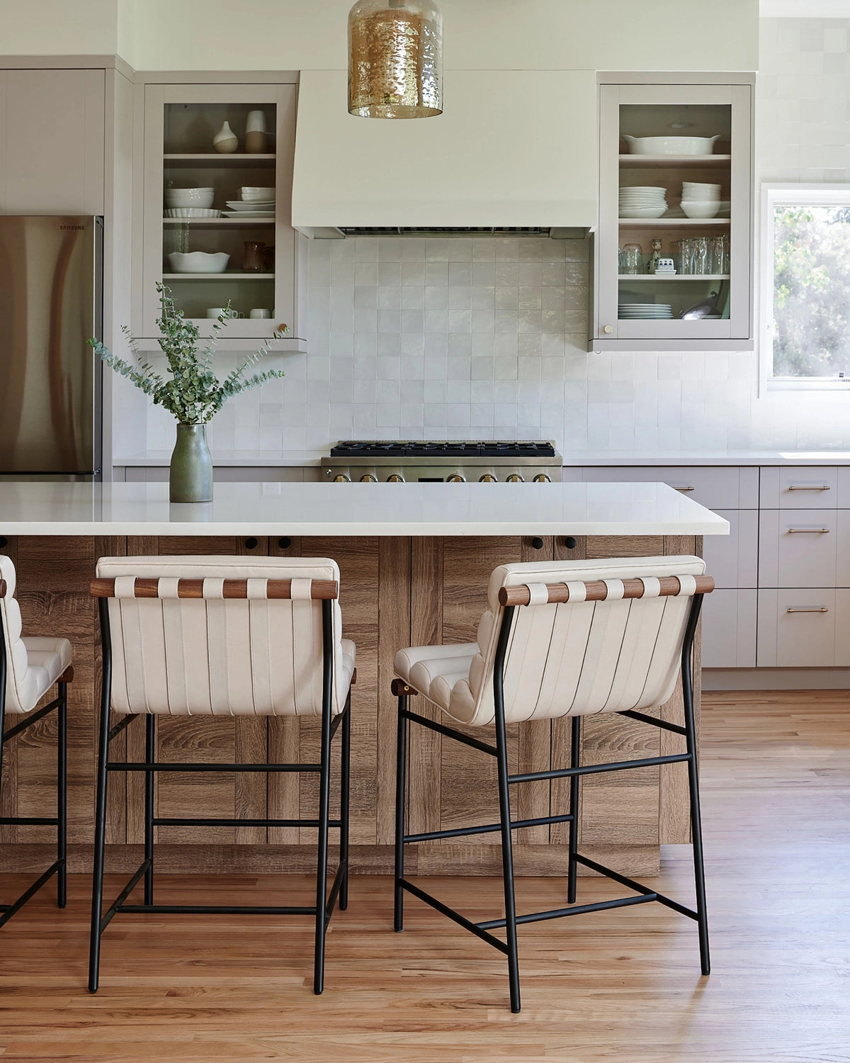 Pearl Leather / Walnut / Counter (24&quot; Height)