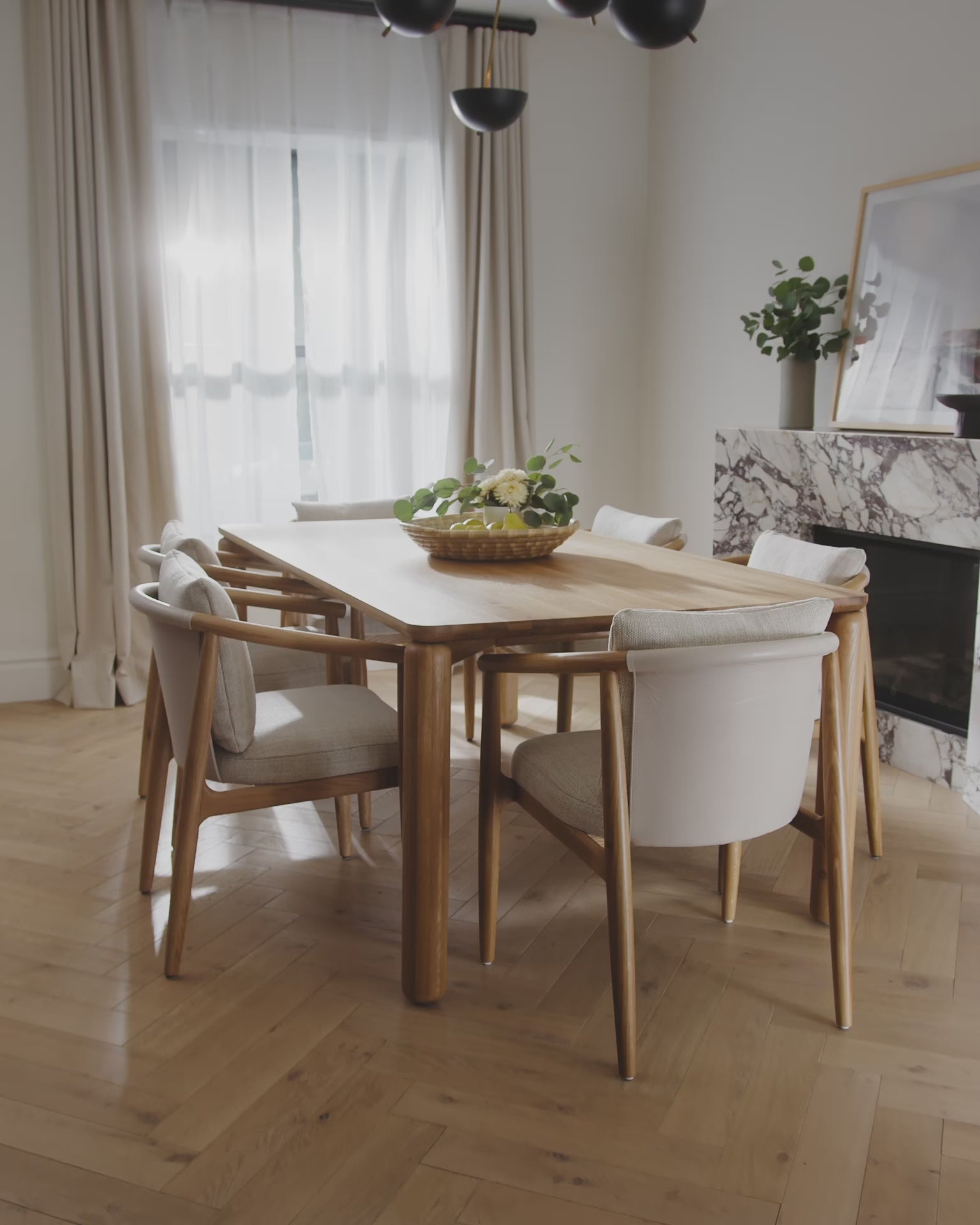 White Oak / 78" x 42" | Seats 6