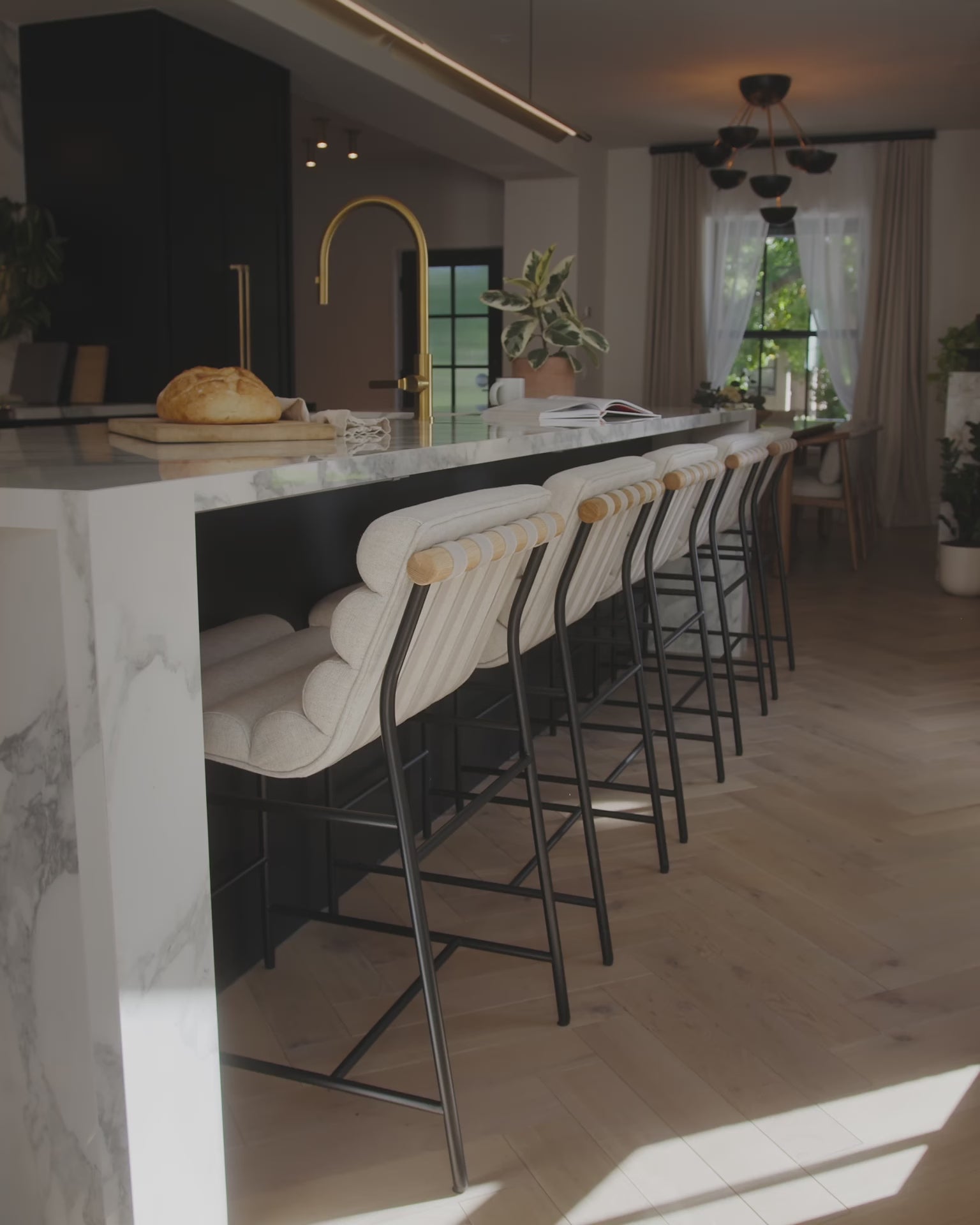 Pearl Linen / White Oak / Counter (24" Height)