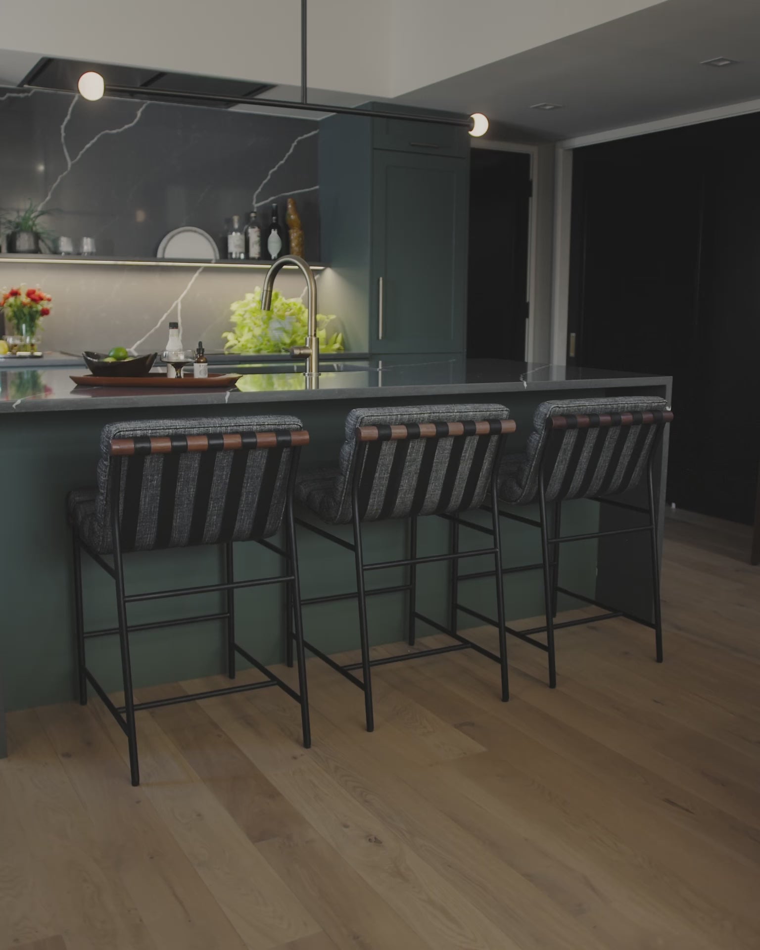 Onyx Linen / Walnut / Counter (24" Height)