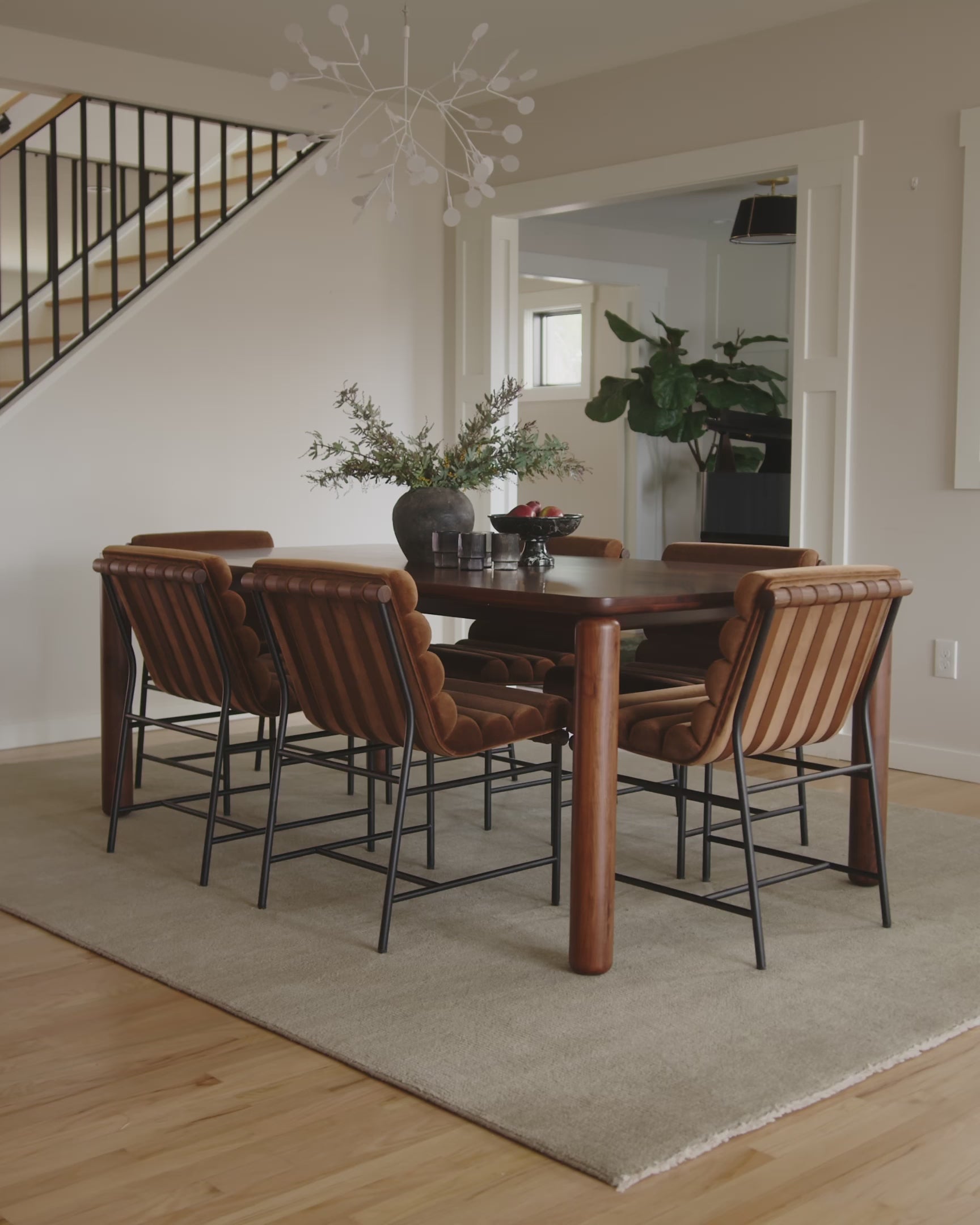 Cognac Velvet / Walnut