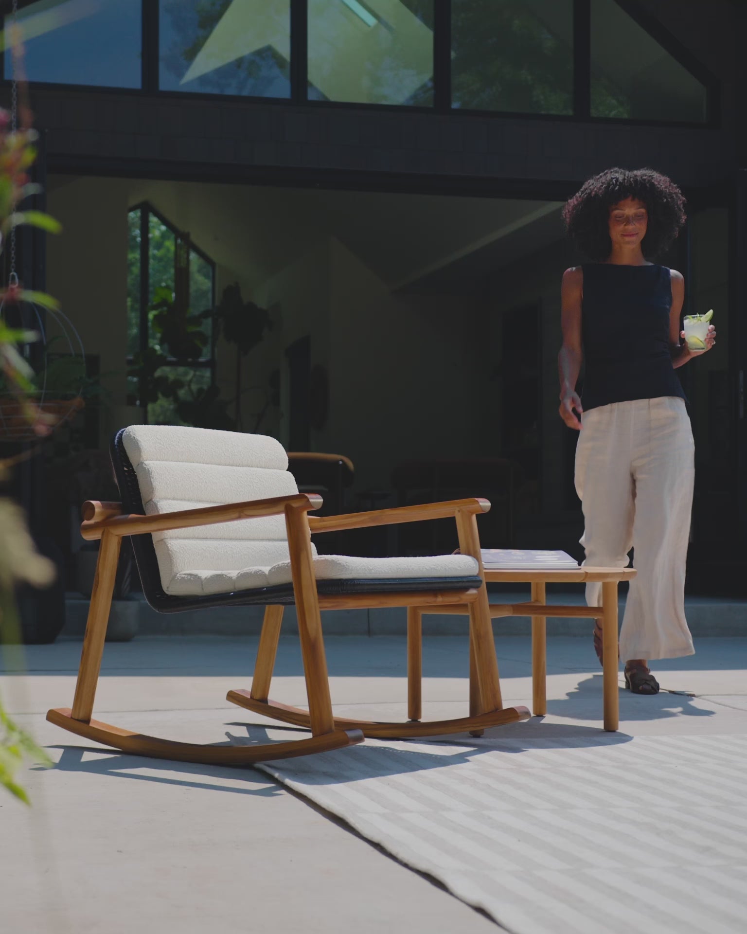 Dove FIQA Boucle / Black Rattan Seat
