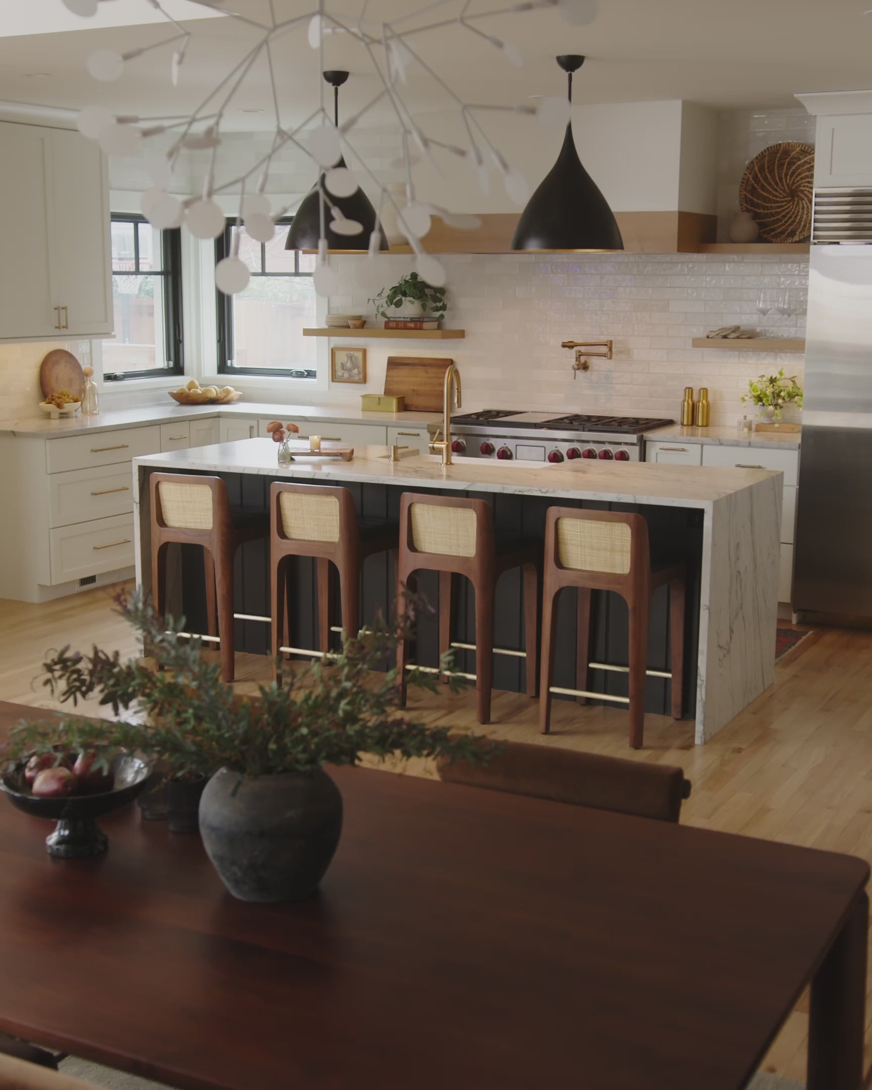 Black Leather Seat / Walnut Frame / Counter (27" Height)