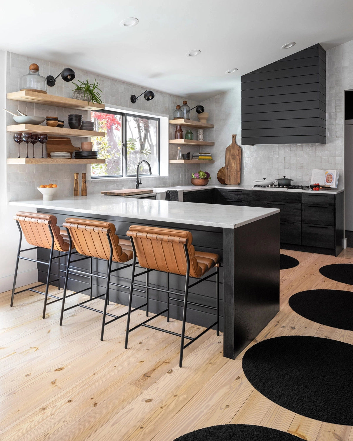 Saddle Leather / Walnut / Counter (24&quot; Height)