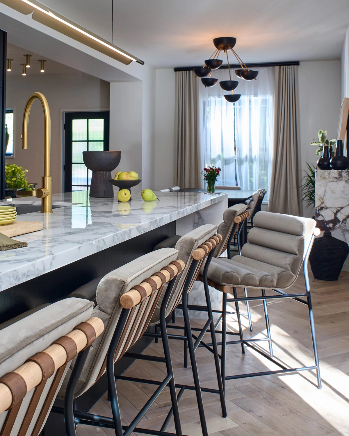 Mushroom Velvet / White Oak / Counter (24" Height)