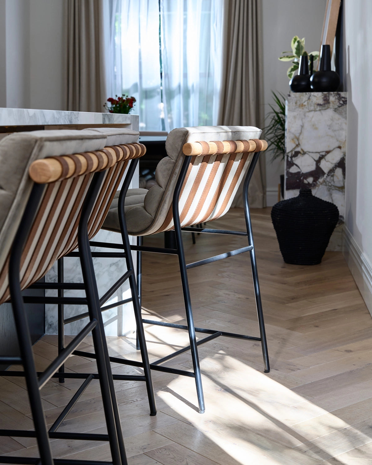 Mushroom Velvet / White Oak / Counter (24" Height)