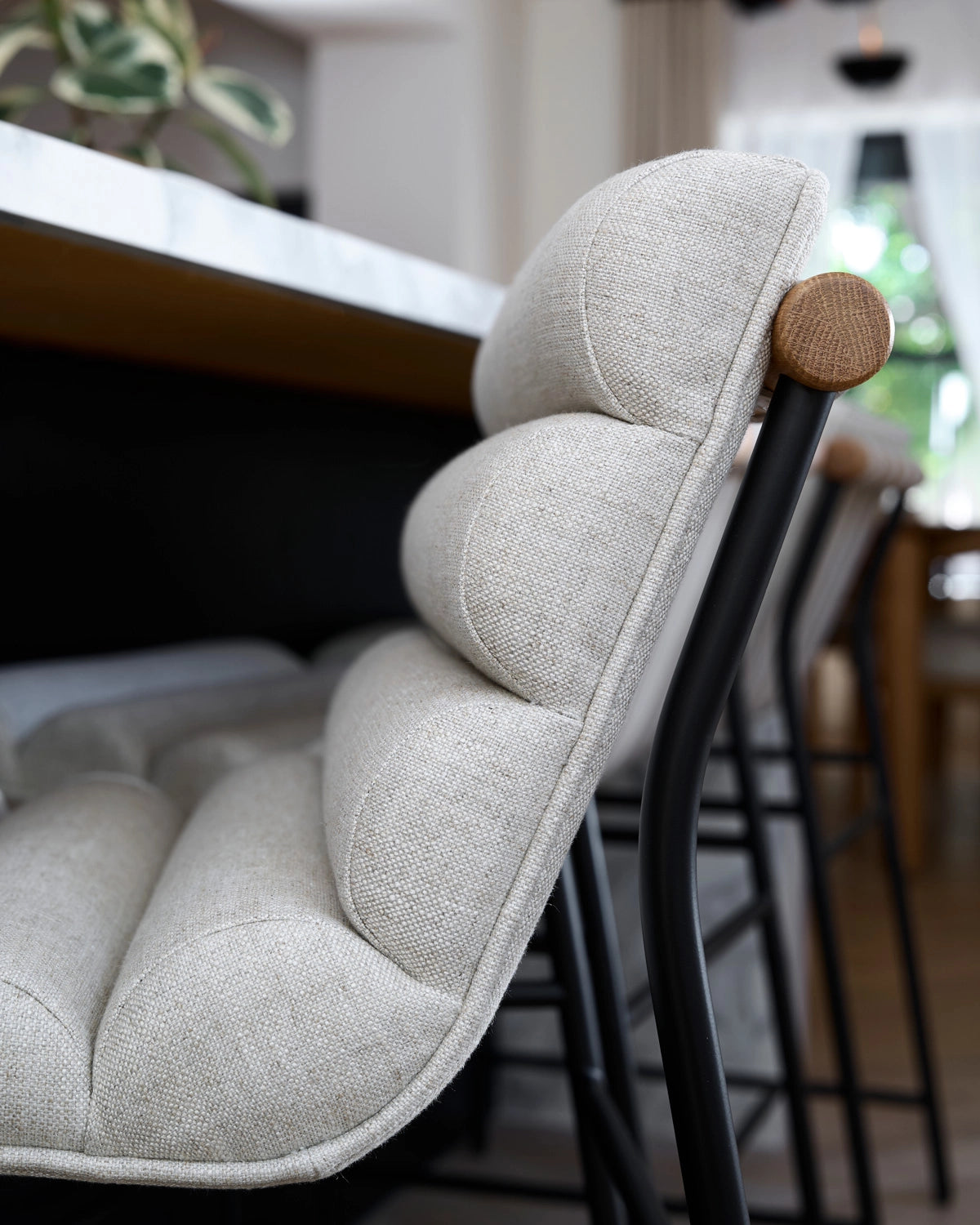 Pearl Linen / White Oak / Counter (24&quot; Height)