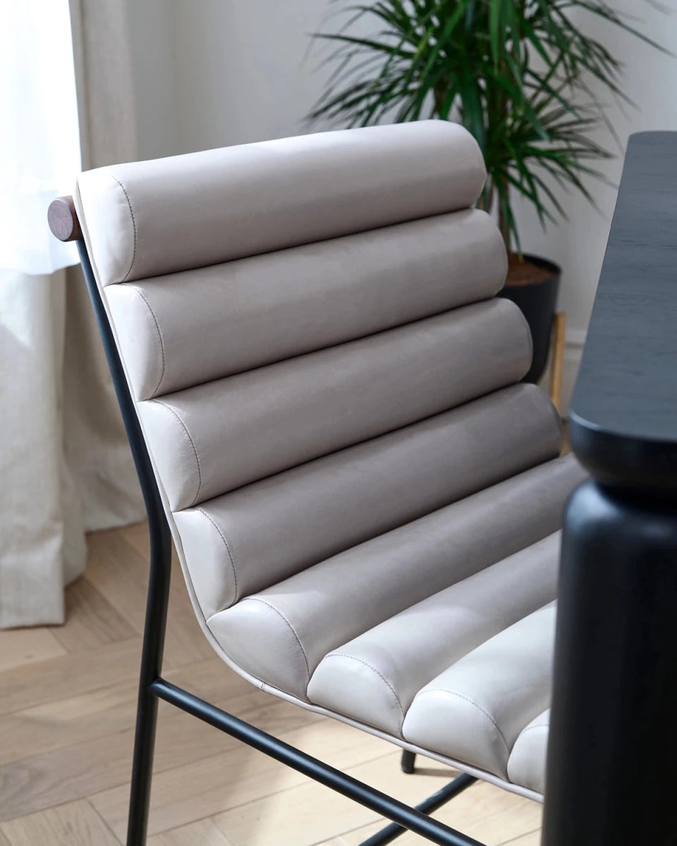 Pearl Leather / Walnut