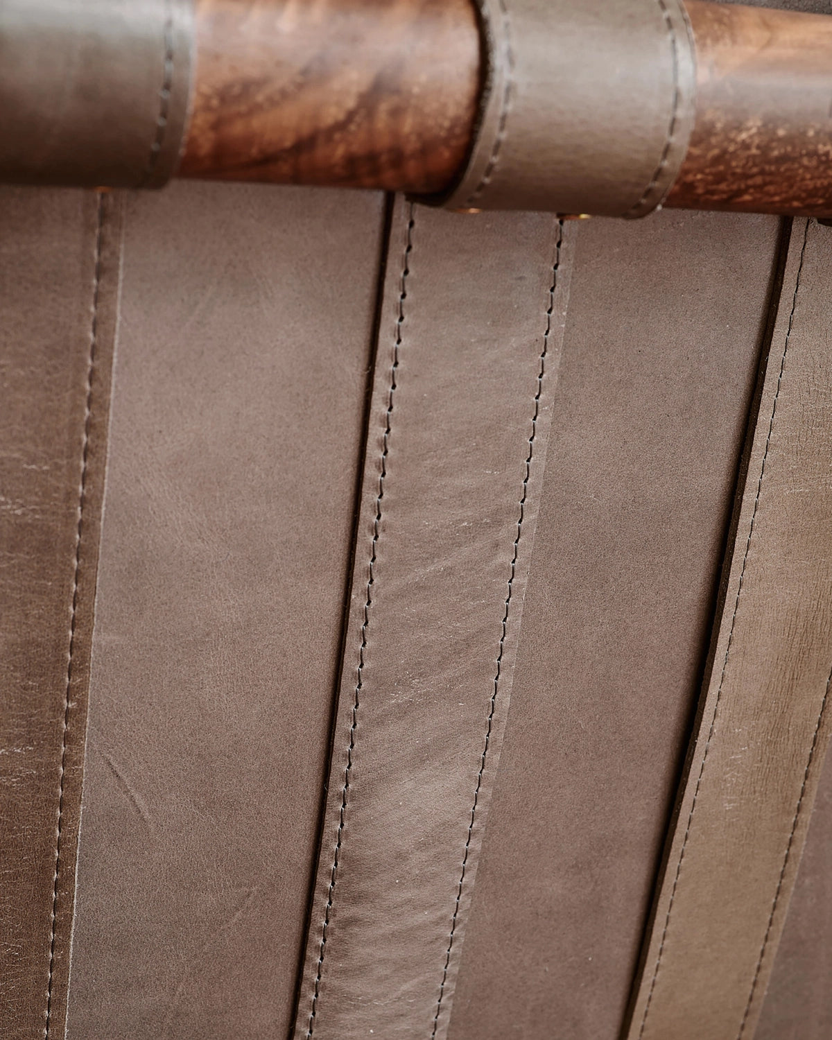 Wolf Leather / Walnut / Counter (24&quot; Height)